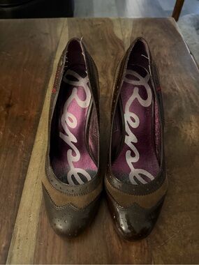 Replay Brown Two-Tone Wingtip Heels with Purple Insole